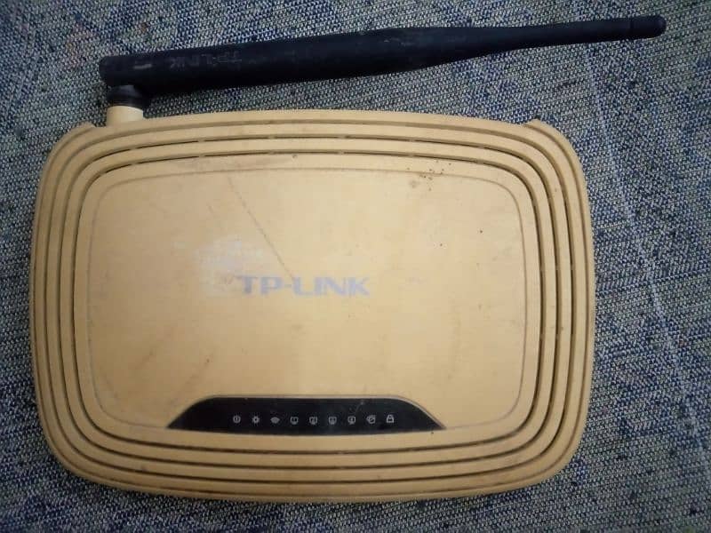 TP Link Wifi router 150 Mbps Model # TP 740 2