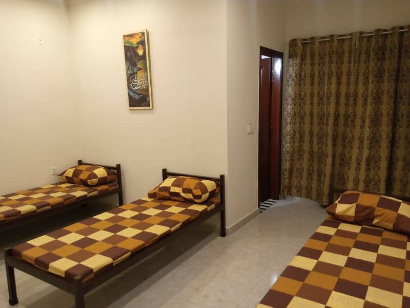 Super Luxury girls hostel Near by UCP 4