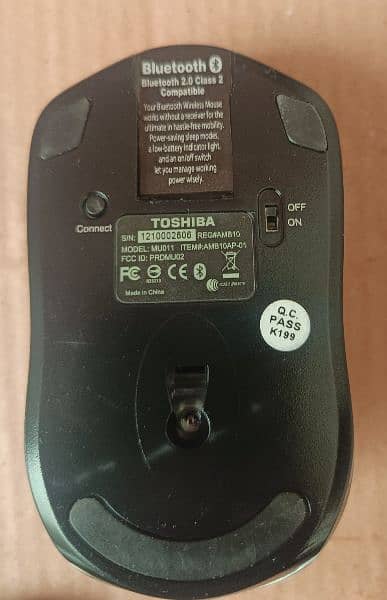 Toshiba branded Bluetooth mouse 1