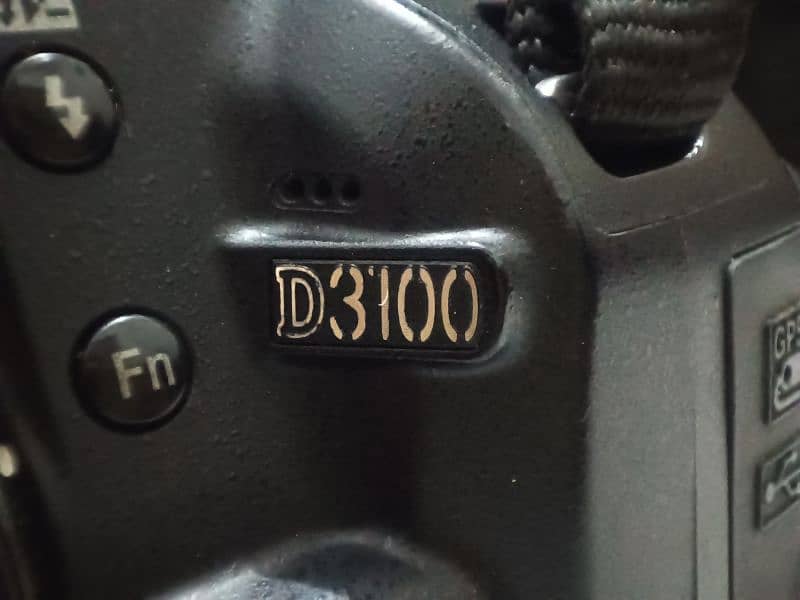 Nikon D3100 in mint condition with All accessories 4
