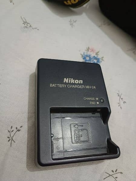 Nikon D3100 in mint condition with All accessories 9