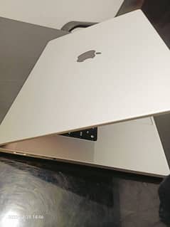 apple macbook pro 2021 m1 16/512 16inch display