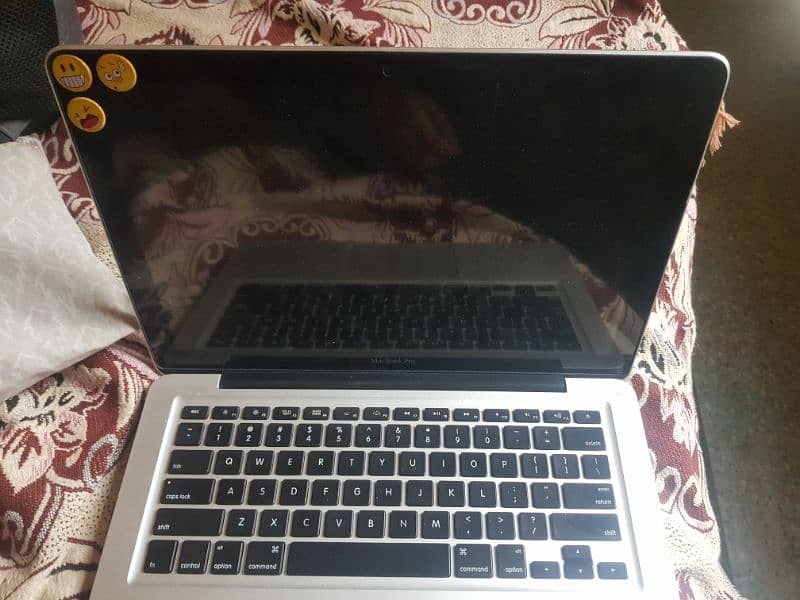 Macbook Pro Core i5 apple laptop 3