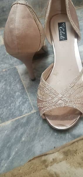 Heels  sandles new imported from saudia arabia,, 39(9) size ,, 5