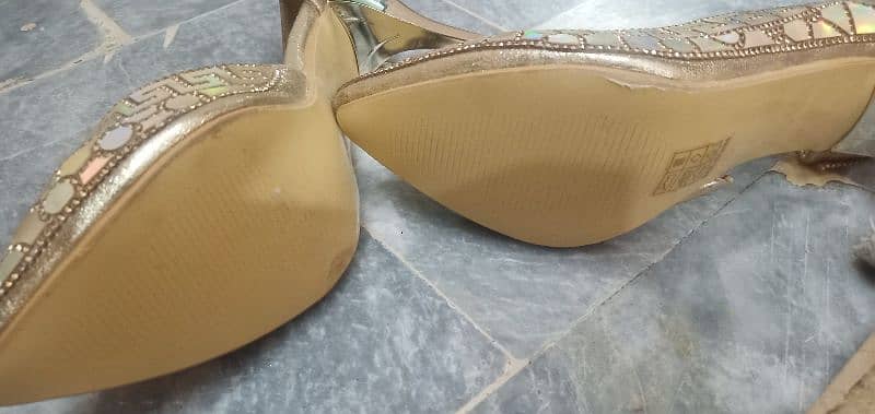 Heels  sandles new imported from saudia arabia,, 39(9) size ,, 4