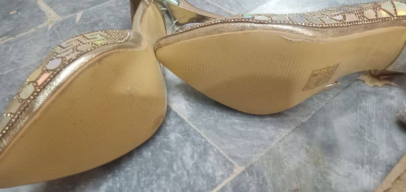 Heels  sandles new imported from saudia arabia,, 39(9) size ,, 3