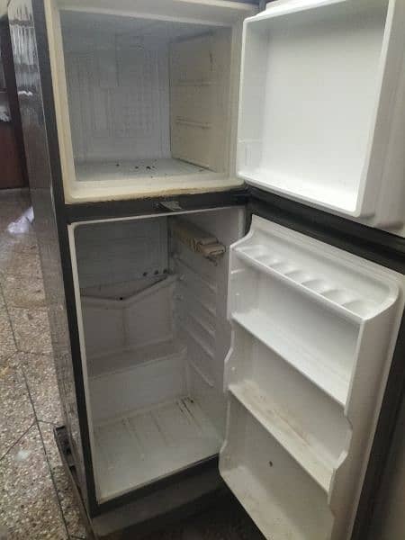 dawlance medium size fridge 2