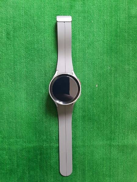 Brand new Samsung galaxy smart watch 5 pr0 Made in Vietnam by Samsung 3