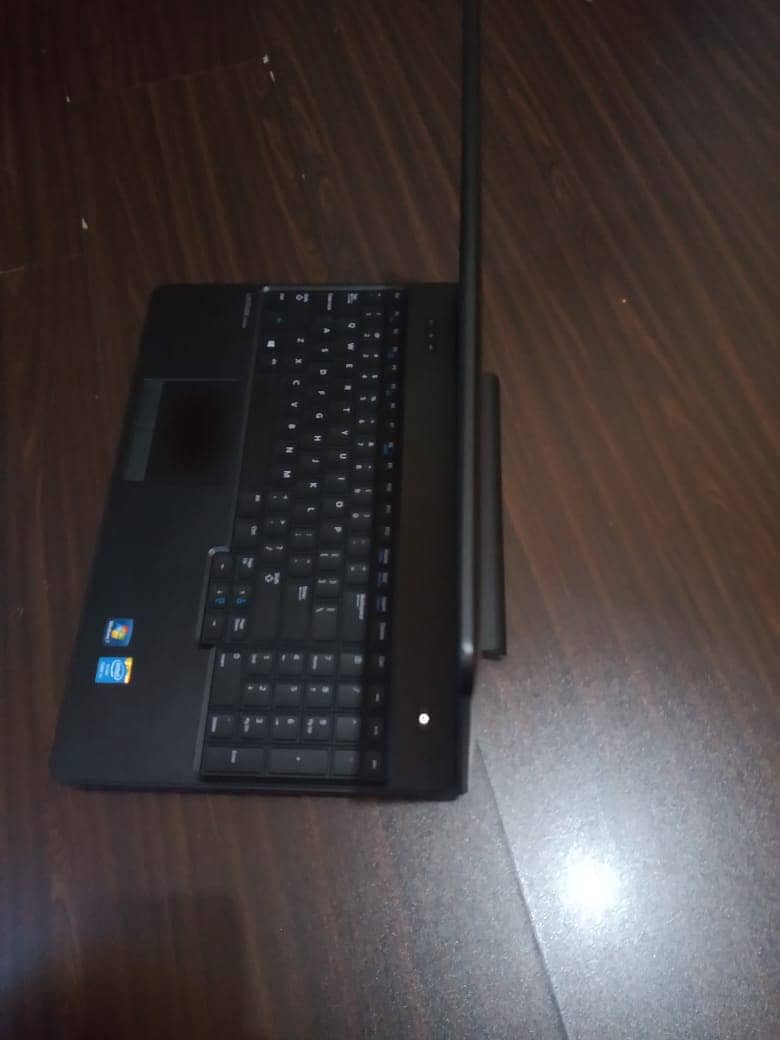 Dell Latitude E5540 4