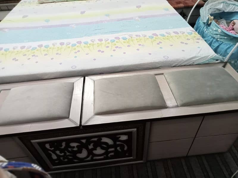 king size bed,side tables,dressing table for sale,03315222103 4