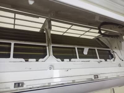 split AC kareegar ki zarorat hai or helper ki