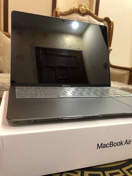 Apple Macbook Air 13” 2020, Intel Core i3, 1.1 GHz, 8GB, 256 GB 6