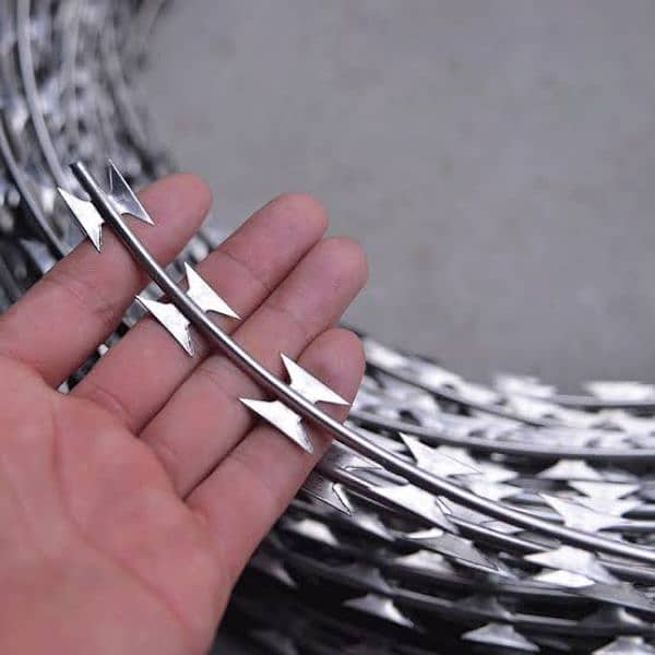 Razor wire Barbed wire Chain link fence concertina security mesh jali 4