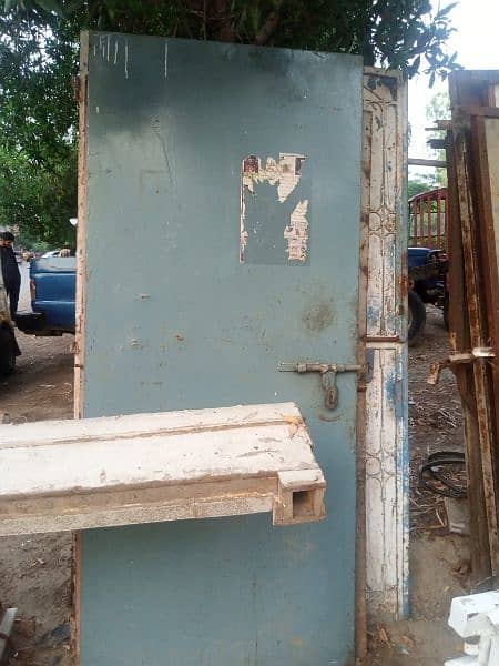 Used Main Gate/Door/Choghat/Garder/T Iron/Window/Grill/Railing/Shed 1