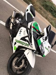 Heavy sports bike Honda CBR600rr (600cc) in 100% condition!!