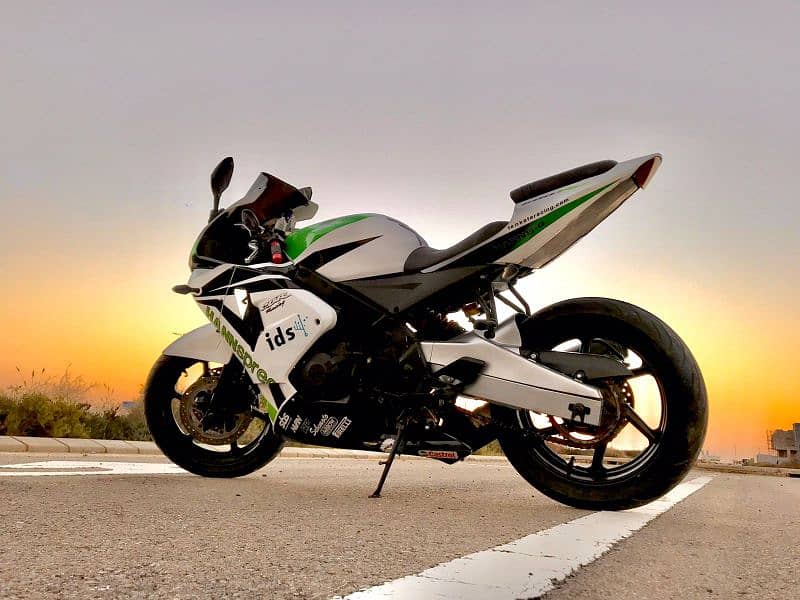 Heavy sports bike Honda CBR600rr (600cc) in 100% condition!! 7