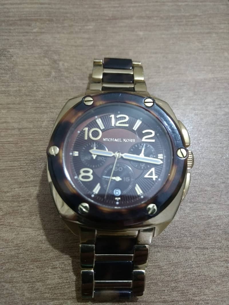 Quartz watches for sale. O3244833221. 1