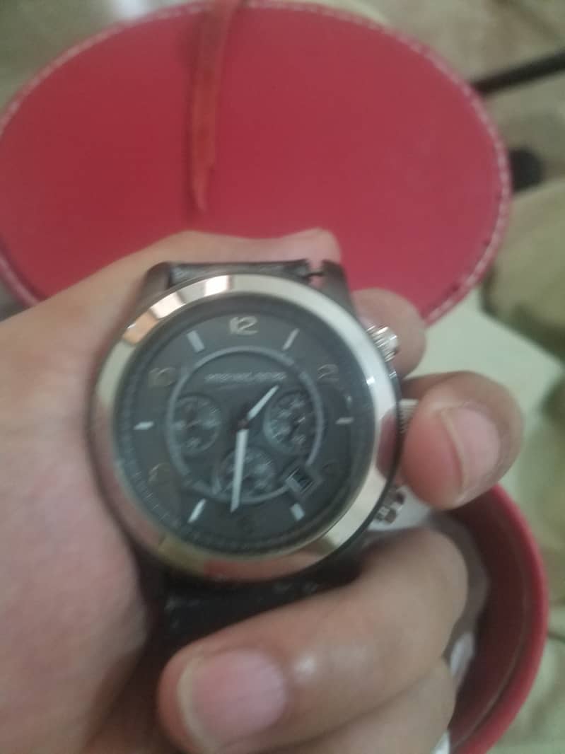 Quartz watches for sale. O3244833221. 3