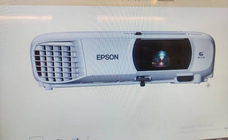 Brand New Epson Projector Model EB-E01 with All Accessories & Screen 0
