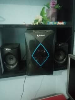 Good condition boofers audionic