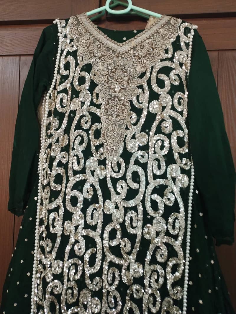 Fancy suit, Rs 2000, very good condition. 0