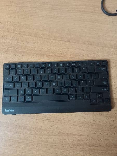 Logitech Wireless keyboard Mouse Package 14