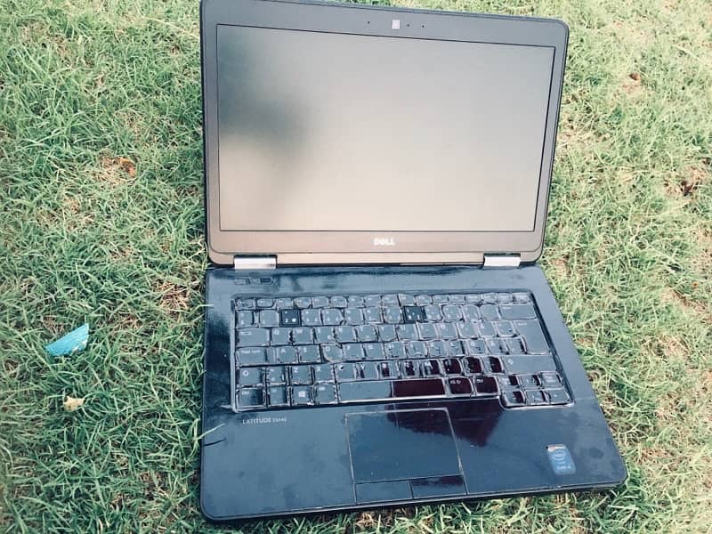 DELL LATITITUDE core i5  10/10 NO ANY SINGLE FAULT 2