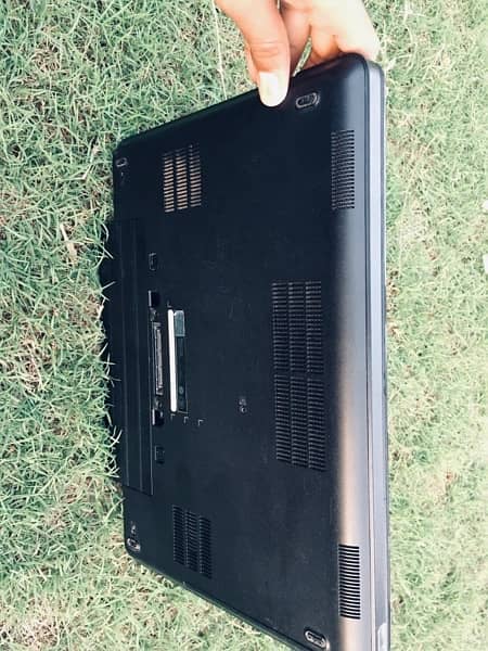 DELL LATITITUDE core i5  10/10 NO ANY SINGLE FAULT 10