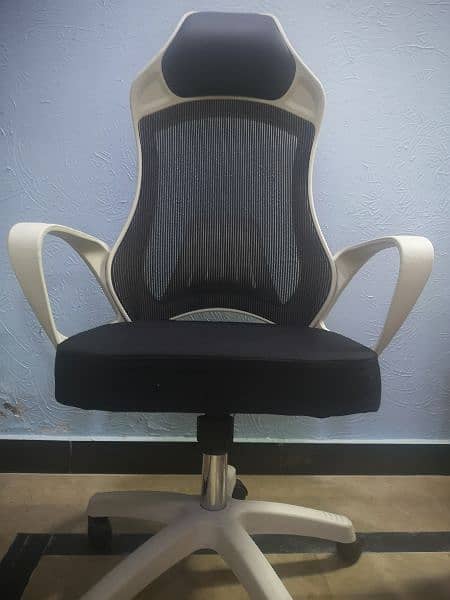 Gaming chair/ office chair/ Comfy chair 3