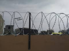 Expert Installer: Concertina Barbed wire Chainlink Fence  Razor Wire