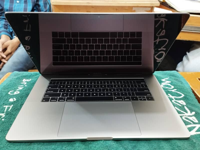 MacBook Pro 2017 15 Inch Core i7 16GB 512GB 1TB & 2TB 0