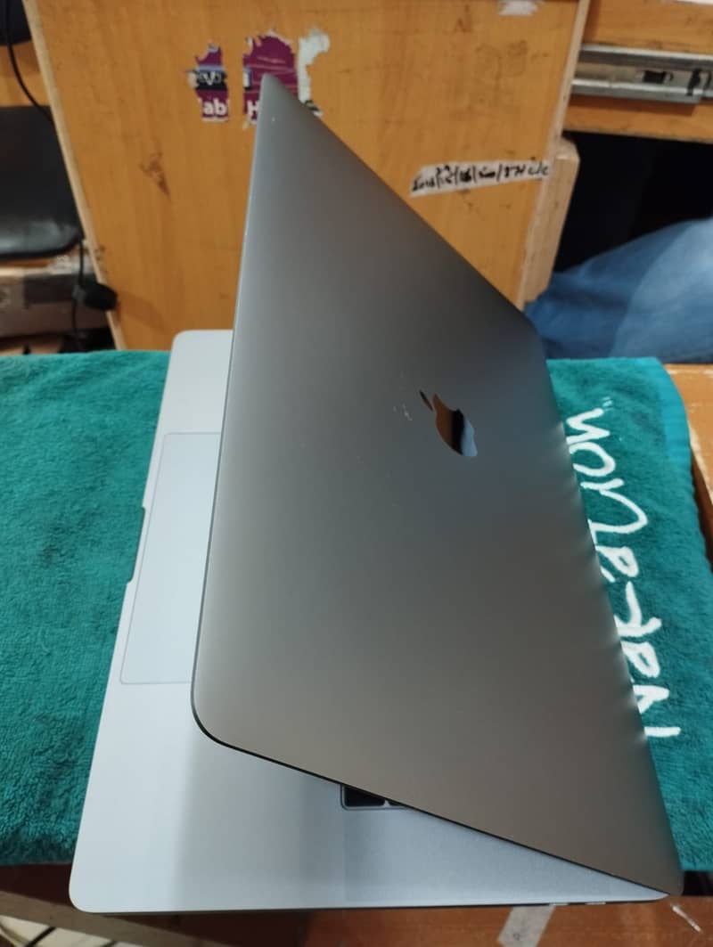 MacBook Pro 2017 Core i7 16GB 512GB 15" Display A1707 8