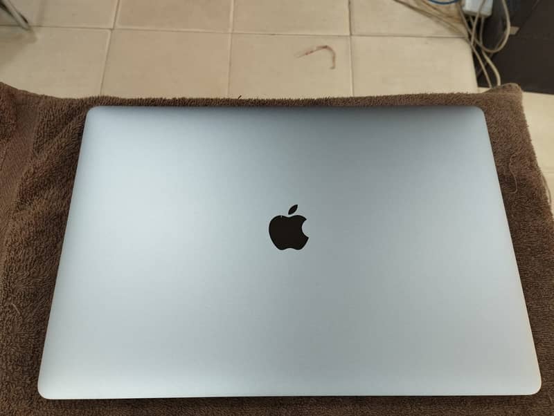 MacBook Pro 2018 Core i9 32GB 512GB 4GB GC 15" CTO Model A1990 0