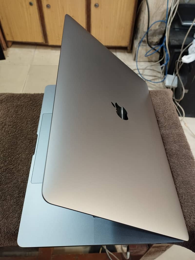 MacBook Pro 2018 Core i9 32GB 512GB 4GB GC 15" CTO Model A1990 6