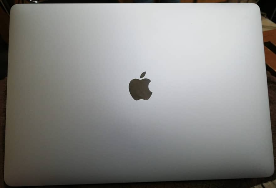 MacBook Pro 2018 Core i9 32GB 512GB 4GB GC 15" CTO Model A1990 11