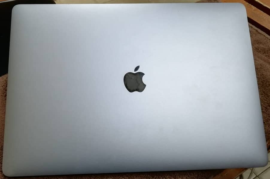 MacBook Pro 2018 Core i7 32GB 512GB 4GB GC 15" CTO Model A1990 7