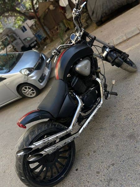 Heavy sports bike Honda Shadow 750cc in muscle shape !! 1