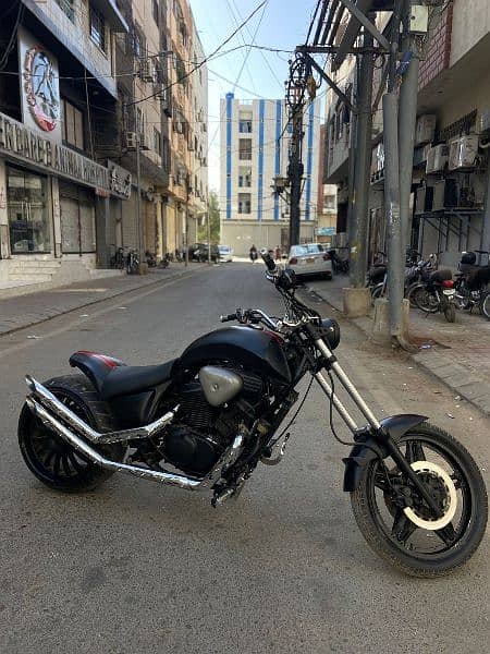 Heavy sports bike Honda Shadow 750cc in muscle shape !! 0