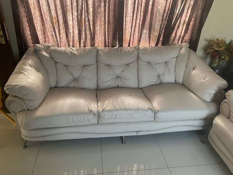 5seater sofa available in off white colour 0