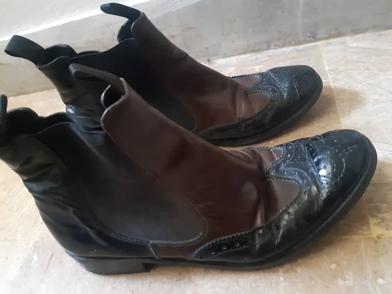 Shoes long leather And 2 Pair of Pishaweri sandal all in 2500 0