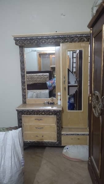 dressing table 0