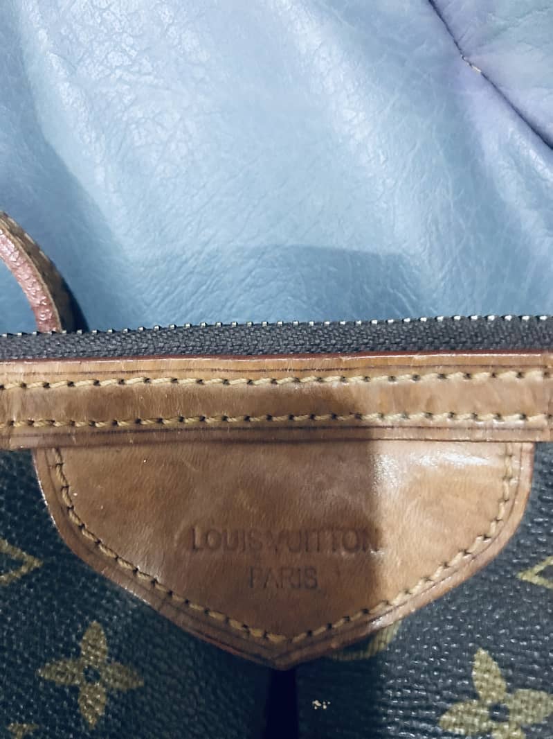 Luis Vuitton orignal handbag 100% 4