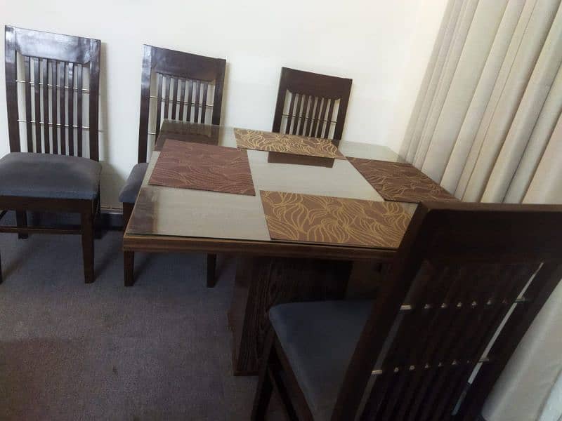 Selling a four chair table set 1