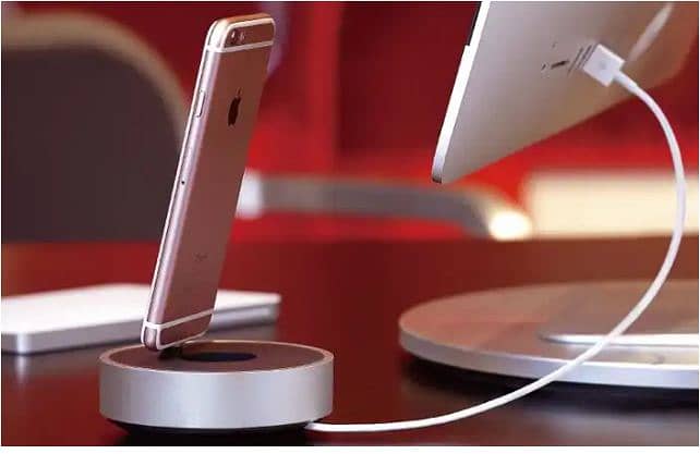 iPhone iPod Sync & Charge Dock 0