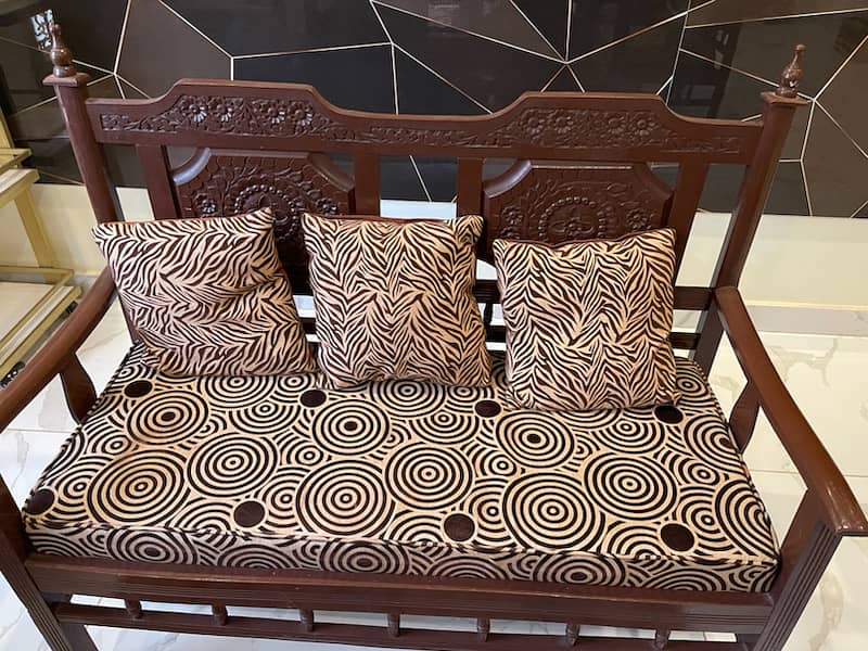 sofa set almost like brand new CONTACT ON WHATSAPP ONLY 2