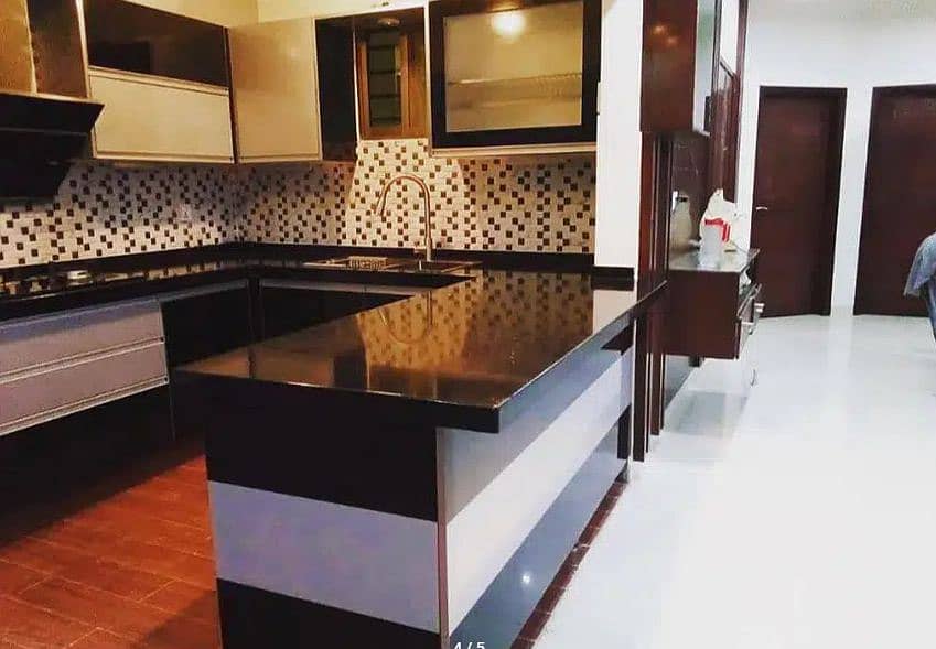 ham sarai type ki  kitchen cabinets banatai hain batot hi low cost mai 2