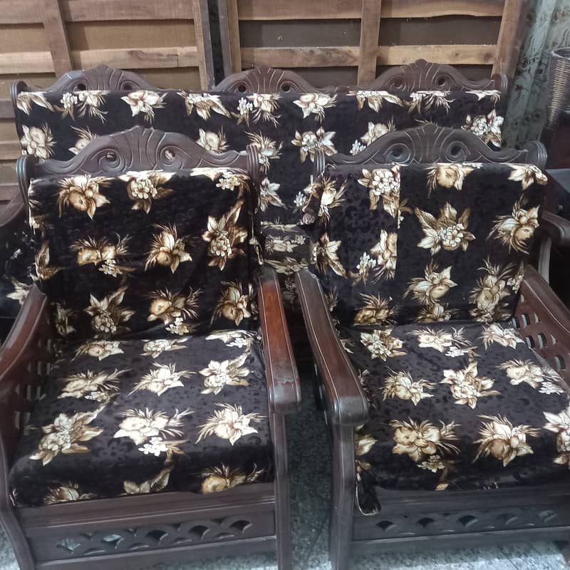 five pcs sofa set with arm rest used in good position available 3