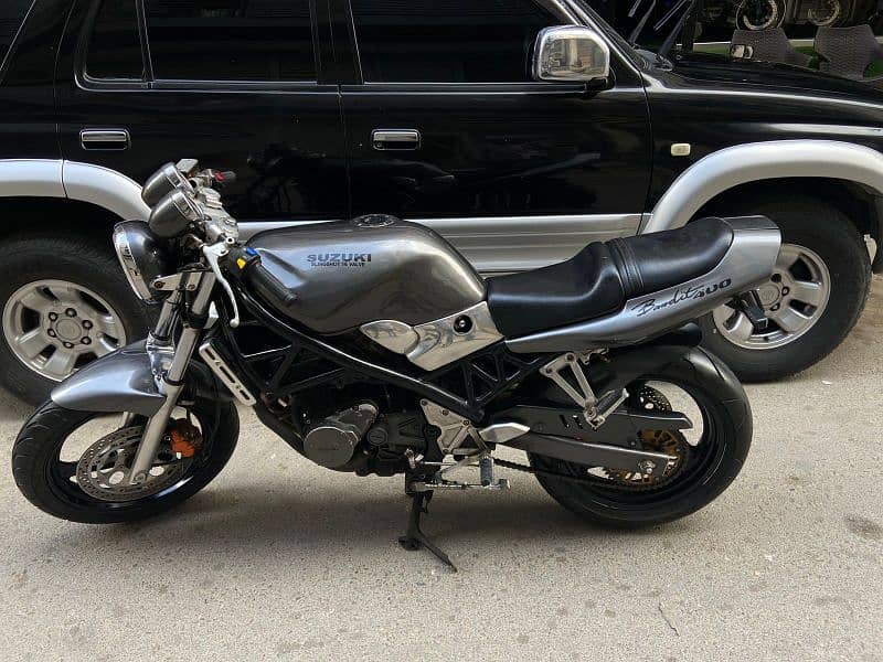 Heavy sports bike Suzuki Bandit 250cc in outclass condition !! 4