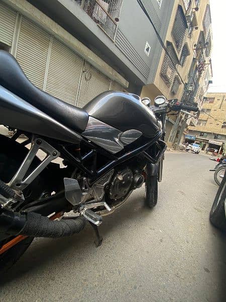 Heavy sports bike Suzuki Bandit 250cc in outclass condition !! 5