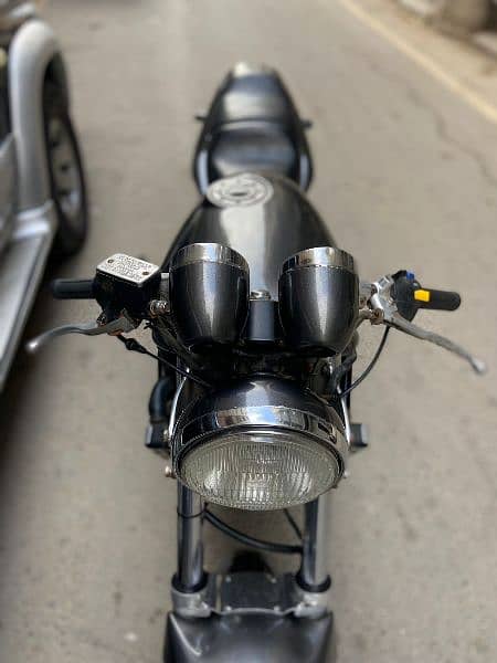 Heavy sports bike Suzuki Bandit 250cc in outclass condition !! 9